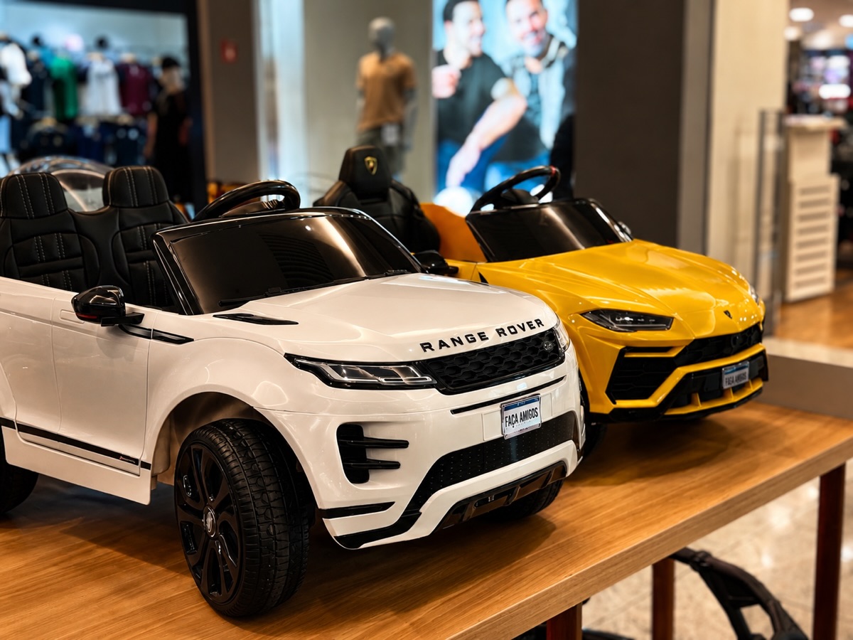 Carrinhos elétricos Range Rover e Lamborghini Urus do FaçaAmigos Circuito